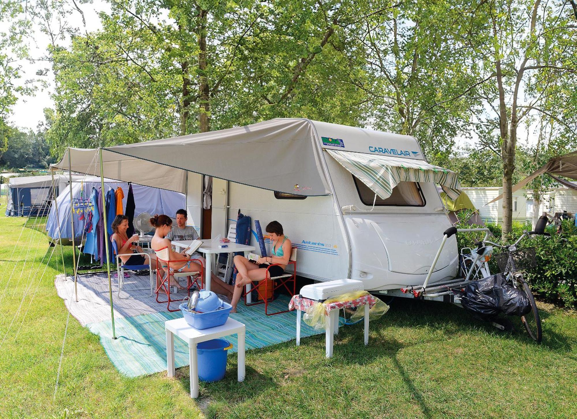 Barricata Holiday Village Scardovari Exterior photo A caravan with awning