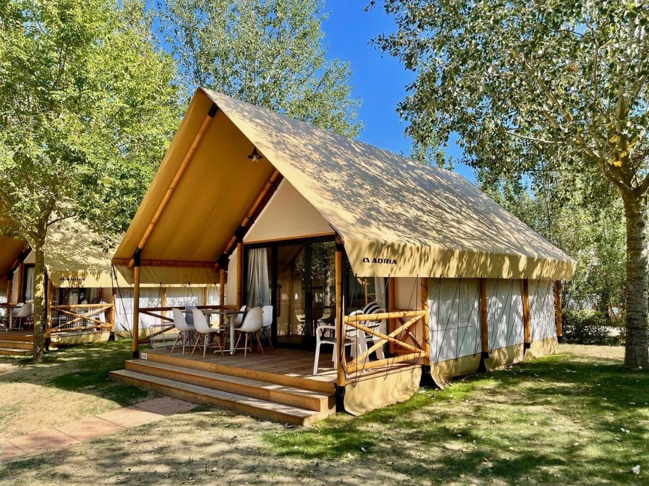 Barricata Holiday Village Scardovari Exterior photo A safari lodge in France