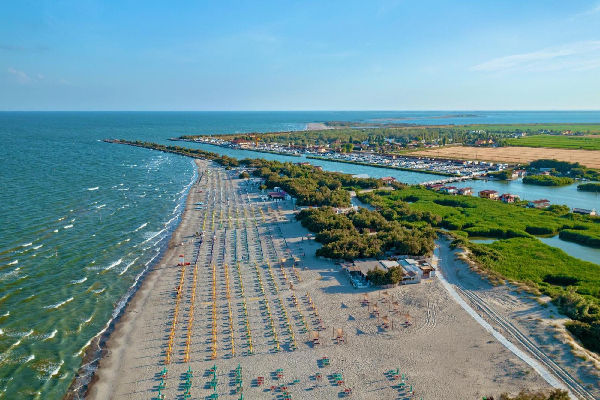 Barricata Holiday Village Scardovari Exterior photo Aerial view of the beach