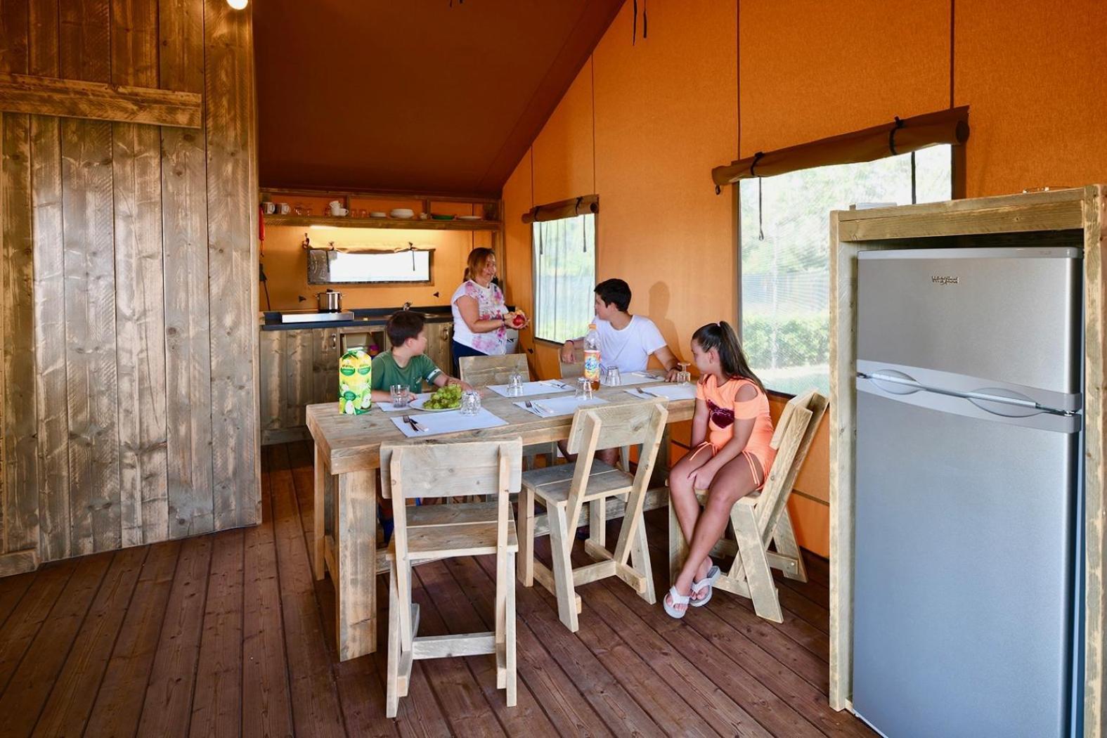 Barricata Holiday Village Scardovari Room photo Interior of a mobile home