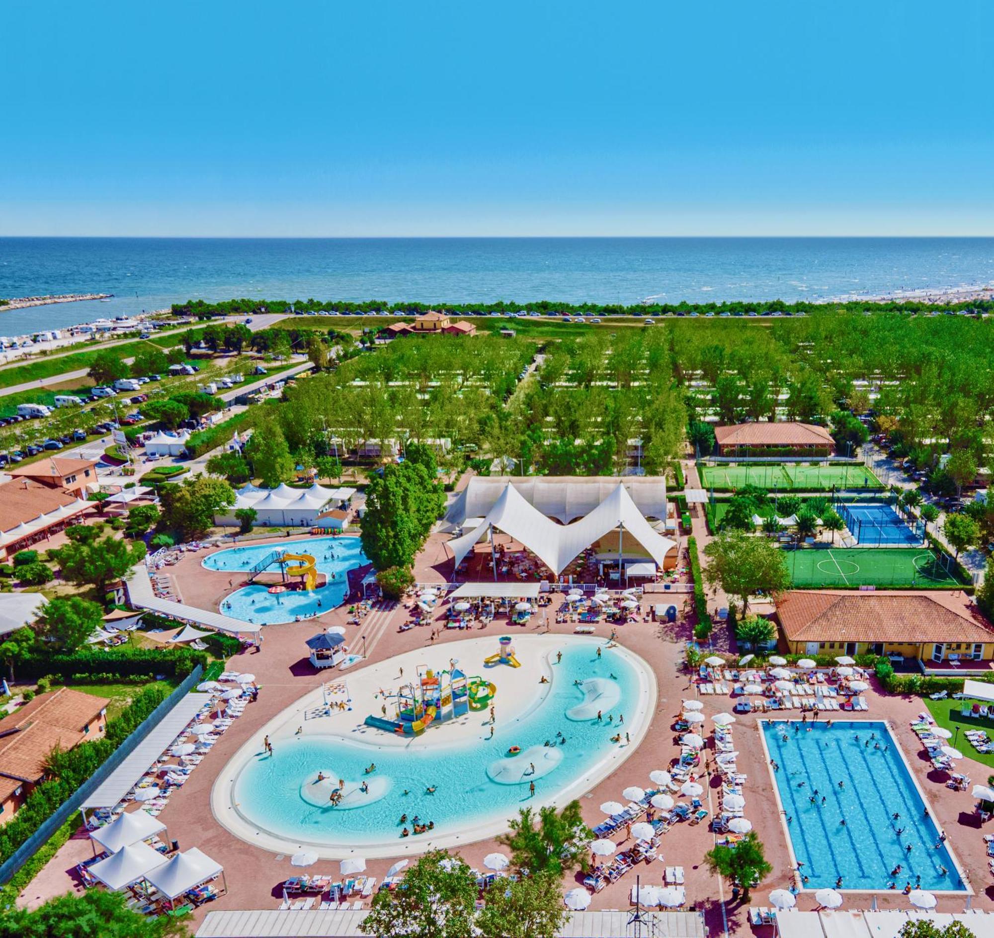Barricata Holiday Village Scardovari Exterior photo Aerial view of the campsite