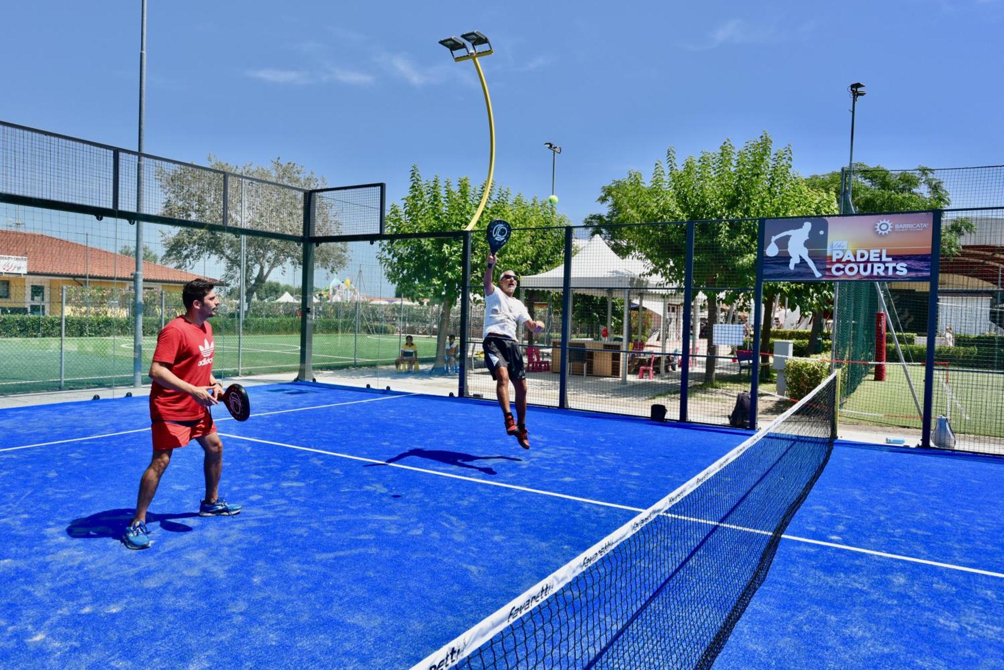 Barricata Holiday Village Scardovari Exterior photo A paddle tennis court