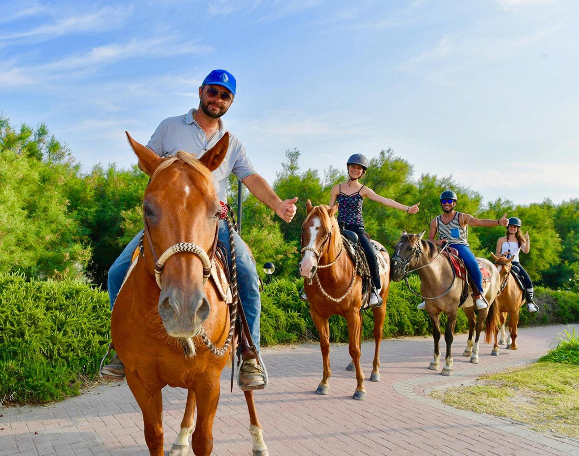 Barricata Holiday Village Scardovari Exterior photo Horse riding in the Everglades